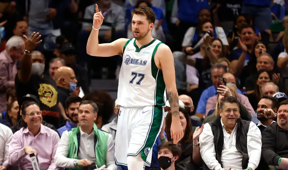Dallas Mavericks derrotó por una diferencia de nueve puntos a Golden State Warriors por la NBA. Foto: AFP Dallas Mavericks derrotó por una diferencia de nueve puntos a Golden State Warriors por la NBA. Foto: AFP