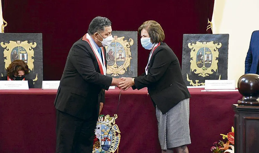 Socios. Es pública la cercanía que tiene la rectora Ramón con el congresista Esdras Medina. Foto: difusión Socios. Es pública la cercanía que tiene la rectora Ramón con el congresista Esdras Medina. Foto: difusión