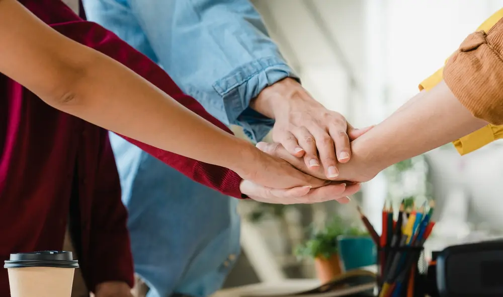 Conoce las claves para fomentar el trato igualitario en tu empresa. Foto: Freepik.