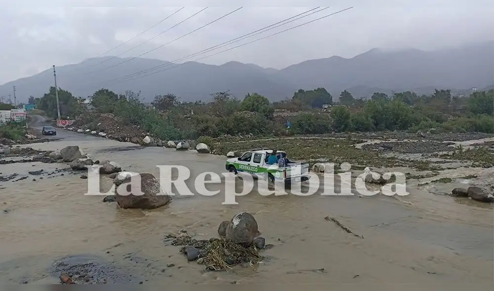 Todavía no cerraron el paso vehicular, aunque es un posibilidad en caso aumente el caudal. Foto: URPI/Wilder Pari