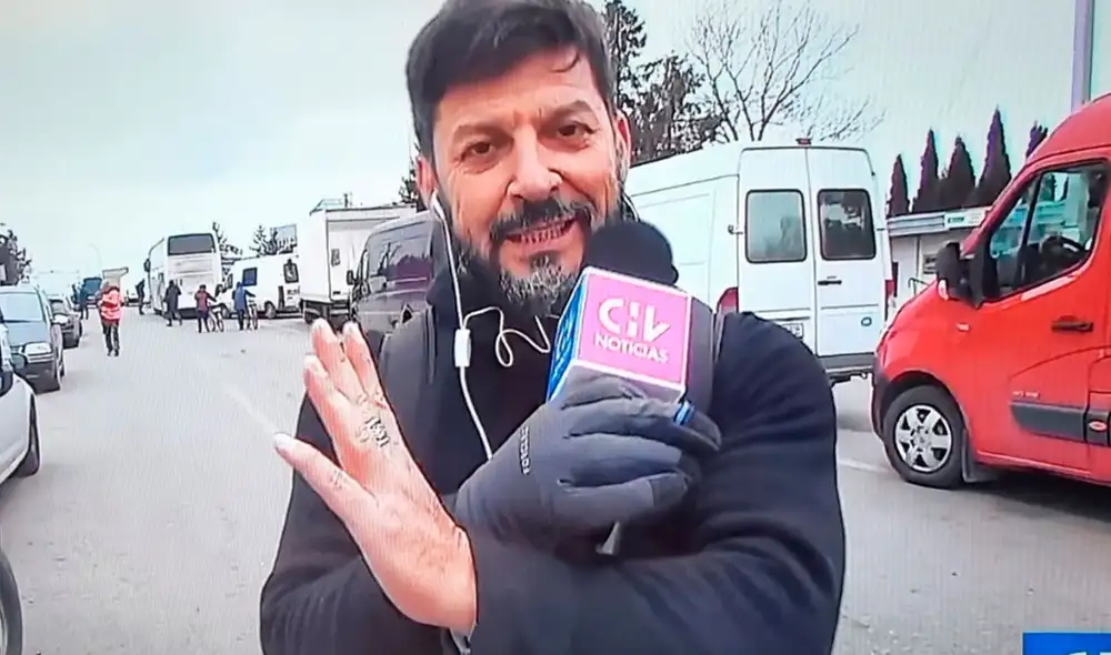 El periodista fue obligado por los militares ucranianos a borrar las imágenes capturadas con su celular y cámaras. Foto: captura - BioBioChile El periodista fue obligado por los militares ucranianos a borrar las imágenes capturadas con su celular y cámaras. Foto: captura - BioBioChile