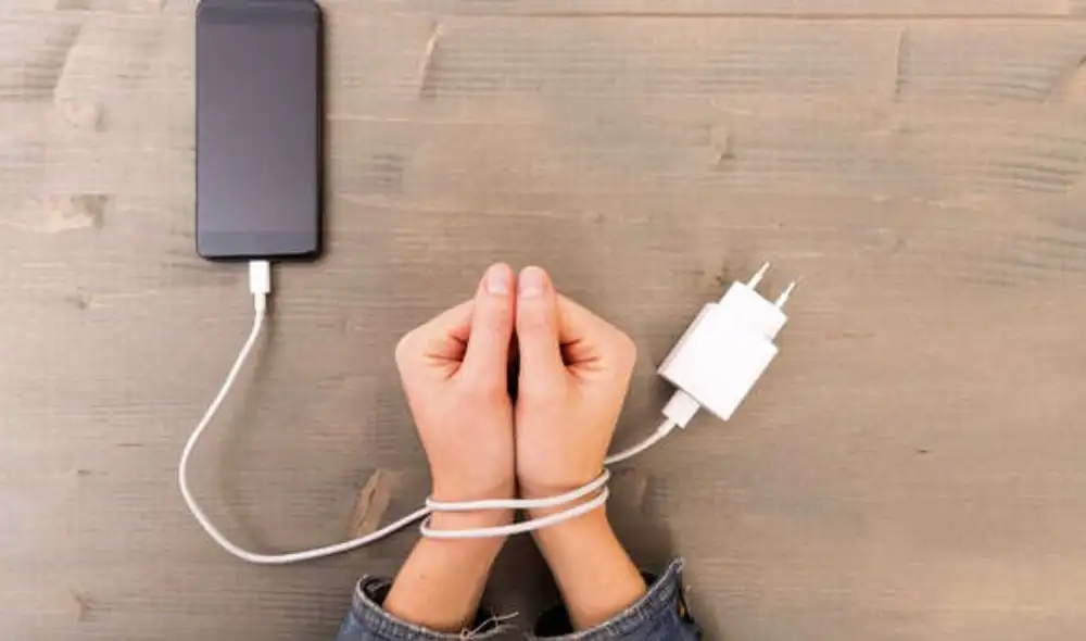 Conoce por qué no deberías usar tu celular mientras está cargando. Foto. AFP
