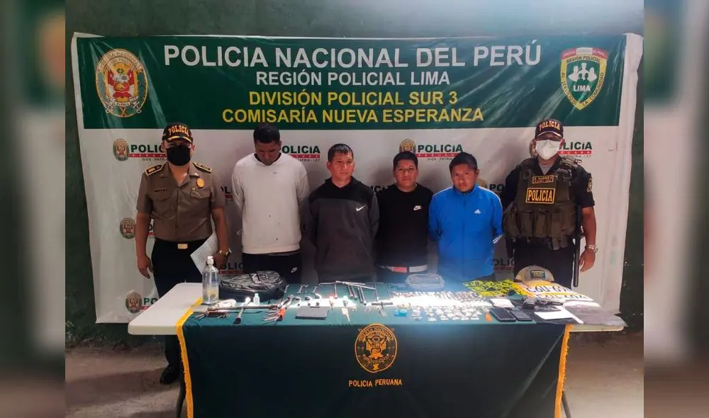 Los delincuentes iban a bordo de un falso colectivo al momento de ser intervenidos por la Policía Nacional. Foto: PNP