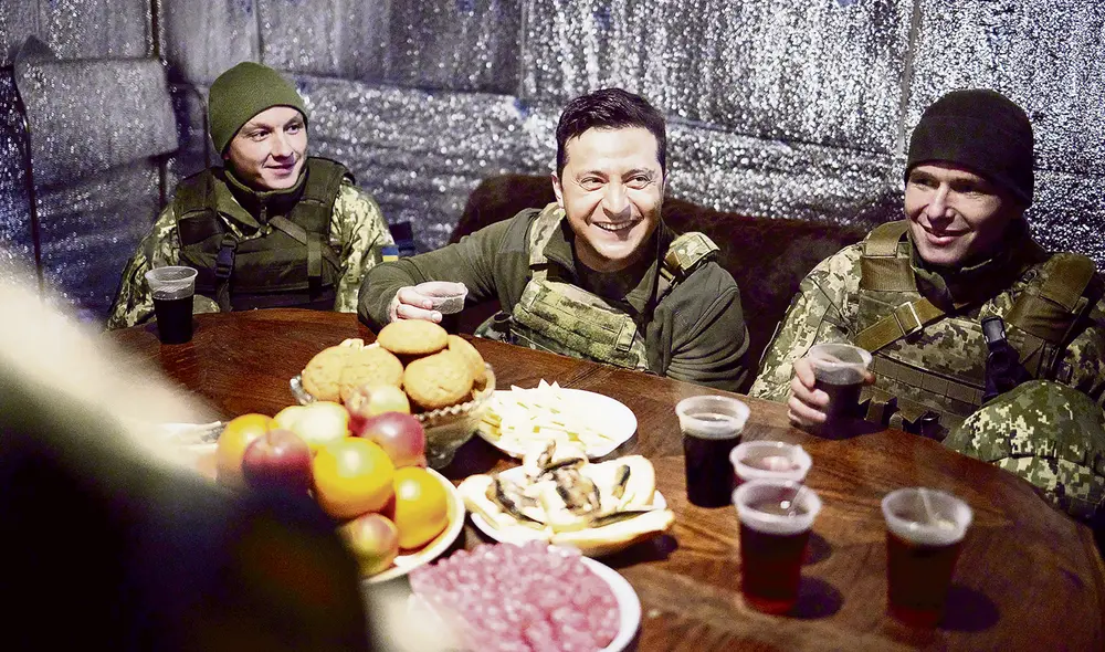 Lucha. El presidente Zelenski ahora es reconocido a nivel mundial y en su país su nivel de popularidad alcanzó niveles nunca antes vistos. Foto: EFE