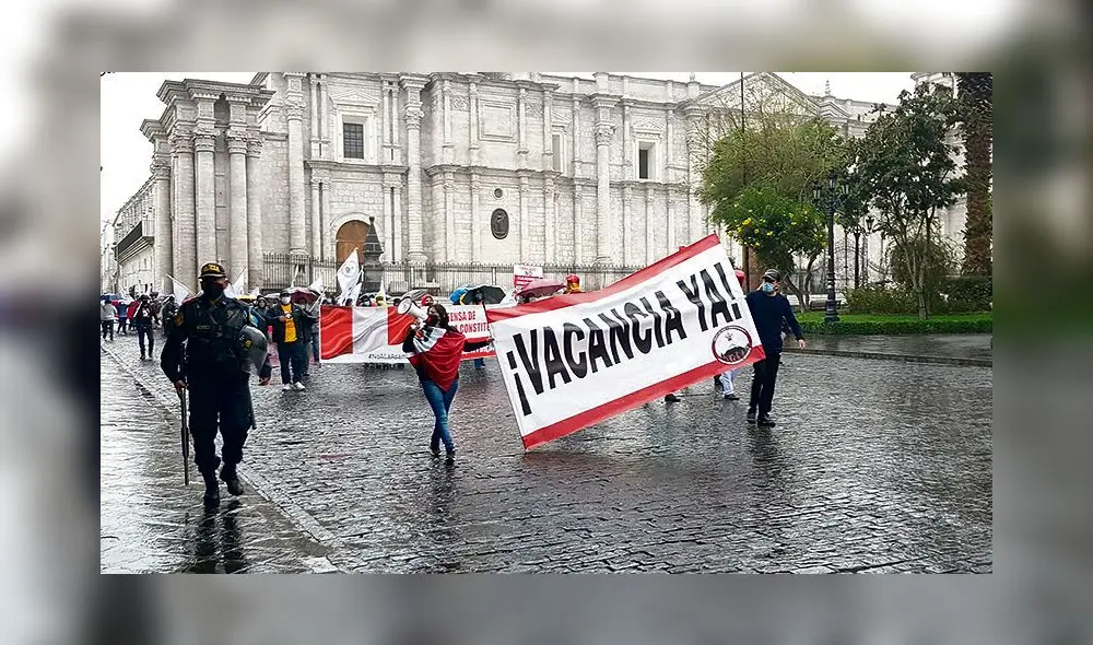 Protestas. Decenas se movilizaron contra Castillo en Arequipa.