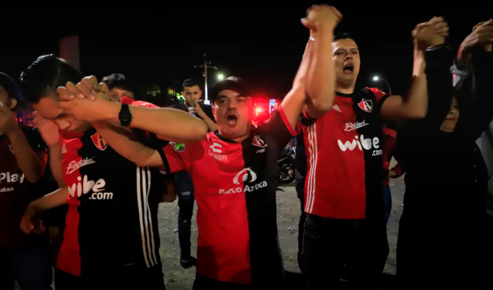 Seguidores de Atlas muestran su apoyo a los familiares de los heridos en Querétaro. Foto: EFE/Frabricio Atilano Seguidores de Atlas muestran su apoyo a los familiares de los heridos en Querétaro. Foto: EFE/Frabricio Atilano