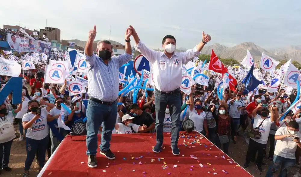 César Acuña estuvo durante la presentación de Martín Namay y ratificó que postulará a La Libertad. Foto: Prensa APP César Acuña estuvo durante la presentación de Martín Namay y ratificó que postulará a La Libertad. Foto: Prensa APP