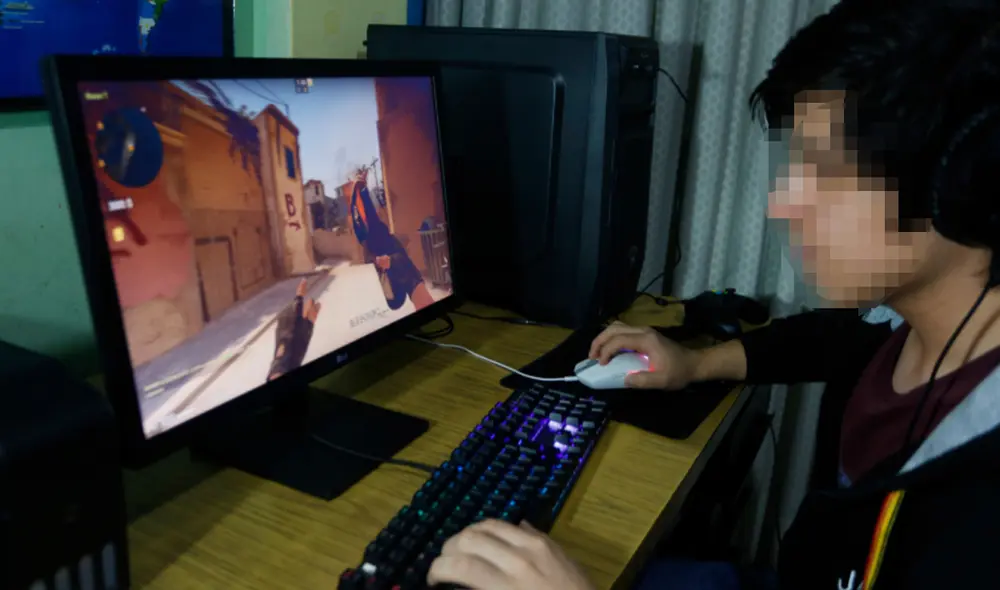 La permisividad por parte de los padres y madres sería una de las causas de la adicción a los videojuegos, al no establecer límites. Foto: Carlos Contreras/La República