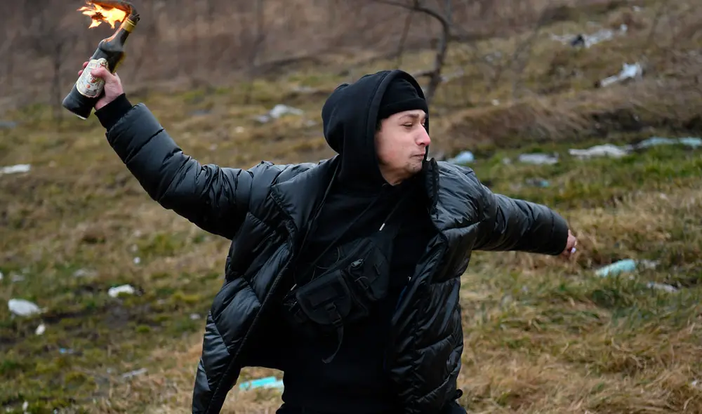 El coctel molotov es un arma muy empleada en diversos enfrentamientos. Foto: AFP