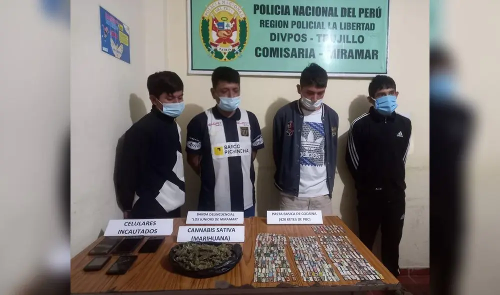 Tenían bolsa con marihuana y envoltorios con PBC. Foto: PNP