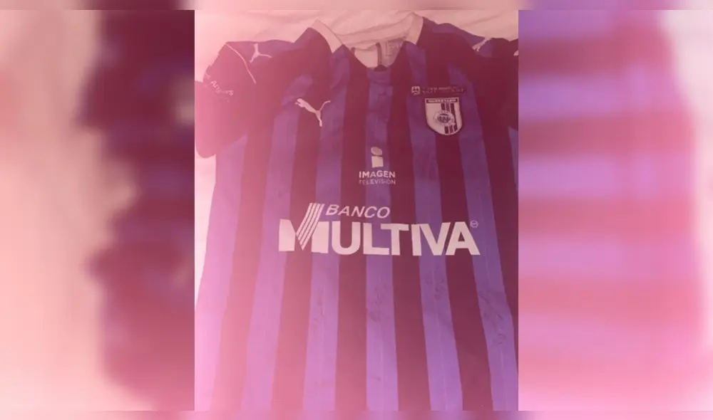 La camiseta estaba autografiada. Foto: captura de YouTube
