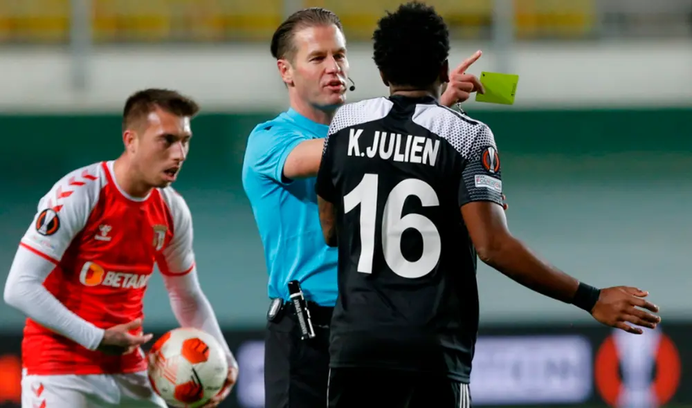 Danny Makkelie en un partido de la Europa League. Foto: EFE