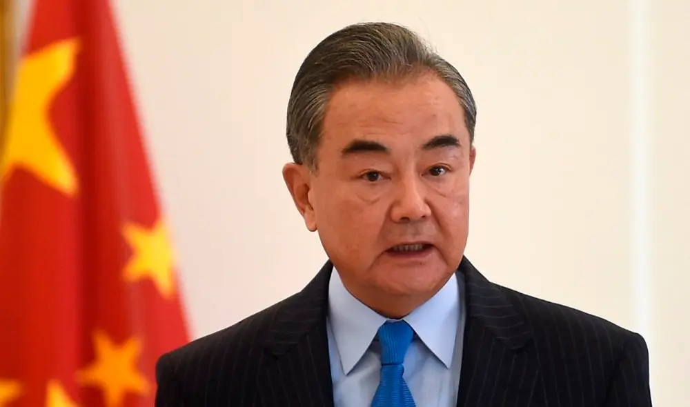 El canciller chino puso como ejemplo de mediación la llamada del presidente chino, Xi Jinping, a su homólogo ruso, Vladimir Putin, poco después del ataque ruso. Foto: EFE El canciller chino puso como ejemplo de mediación la llamada del presidente chino, Xi Jinping, a su homólogo ruso, Vladimir Putin, poco después del ataque ruso. Foto: EFE