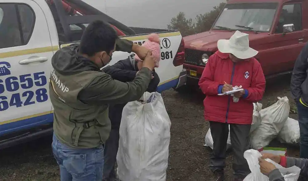 Recogieron botellas de basura, zapatillas, envolturas, entre otros. Foto: Club de Montañistas