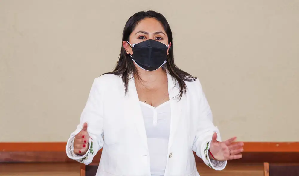 La congresista Heidy Juárez acudió a la casa de Sarratea en Breña tres días antes de que Pedro Castillo asuma la presidencia. Foto: Facebook/Heidy Juárez La congresista Heidy Juárez acudió a la casa de Sarratea en Breña tres días antes de que Pedro Castillo asuma la presidencia. Foto: Facebook/Heidy Juárez