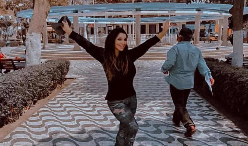 Cabrera en la Plaza de Armas de Huacho. En su red social dijo que llegó a la ciudad del Norte chico para litigar. Foto: Facebook