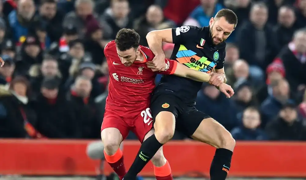 Reds y neroazurros se enfrentan en Anfield por la vuelta de los octavos de final. Foto: EFE Reds y neroazurros se enfrentan en Anfield por la vuelta de los octavos de final. Foto: EFE