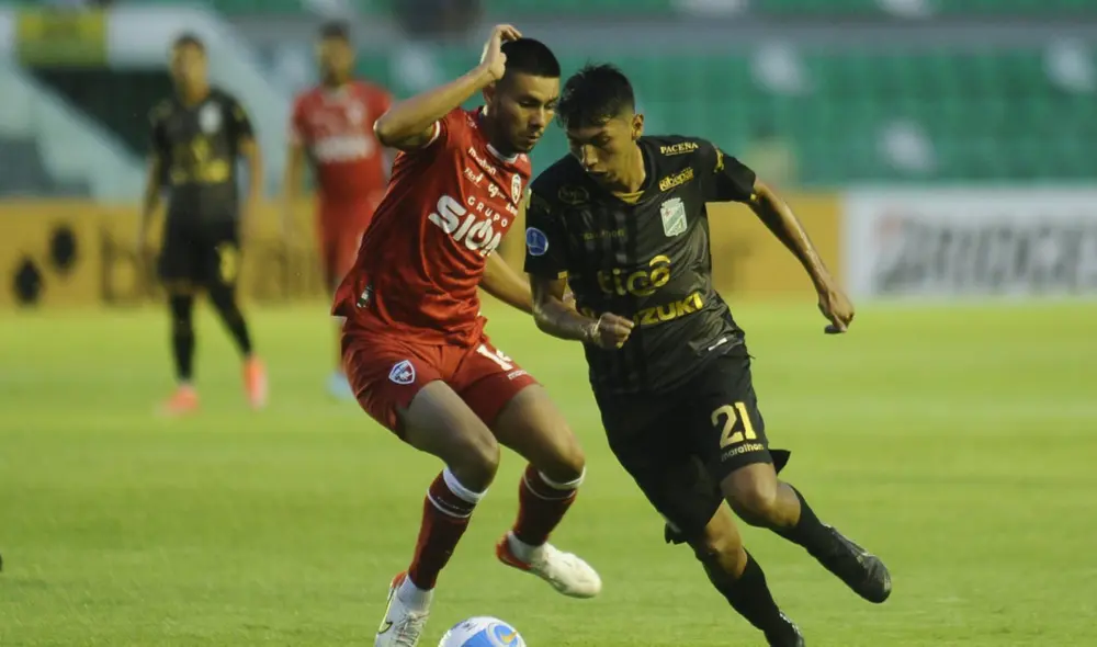 Royal Pari vs. Oriente Petrolero se juega por la Copa Sudamericana. Foto: APG Royal Pari vs. Oriente Petrolero se juega por la Copa Sudamericana. Foto: APG