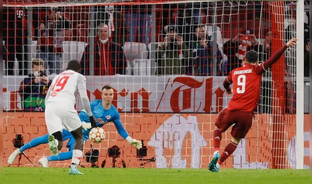 Robert Lewandowski participó en 3 de los 7 goles que el Bayern le marcó al RB Salzburg. Foto: EFE. Robert Lewandowski participó en 3 de los 7 goles que el Bayern le marcó al RB Salzburg. Foto: EFE.