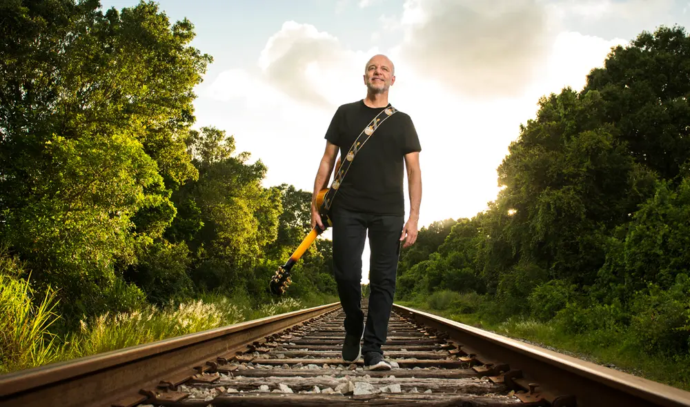 Antes de su concierto, el chileno Alberto Plaza envió saludos a sus seguidores peruanos. Foto: Difusión