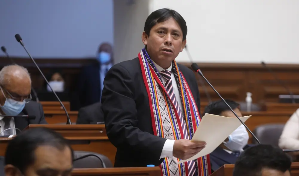 Tras comentario de Paul Gutiérrez, se le pidió que tenga más cuidado y apague su micrófono. Foto: Congreso / Vídeo: Congreso