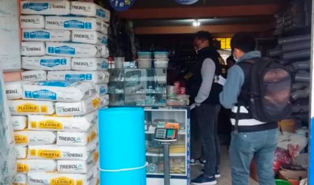 Agentes hallaron 81 bolsas que contenían material de dudosa procedencia. Foto: PNP Agentes hallaron 81 bolsas que contenían material de dudosa procedencia. Foto: PNP