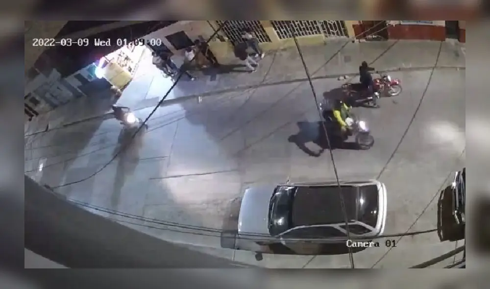 Tras quitarles celulares y otras posesiones, los sujetos huyeron en motos lineales. Foto: captura de vídeo Walac Noticias Tras quitarles celulares y otras posesiones, los sujetos huyeron en motos lineales. Foto: captura de vídeo Walac Noticias