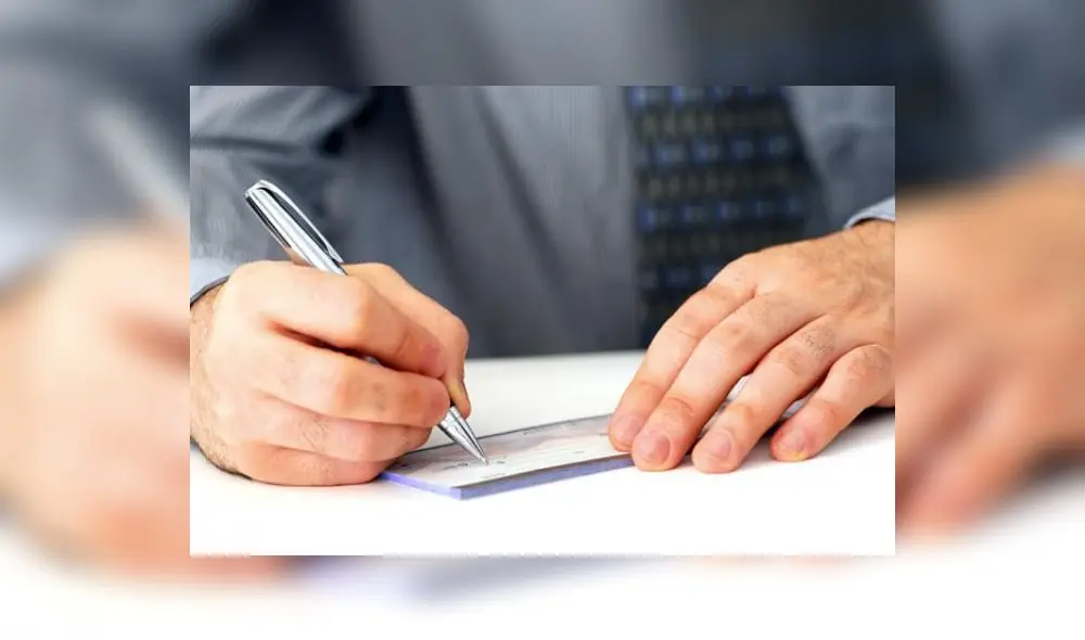 Organización criminal usaba cheques sin fondos para pagar deudas tributarias. Foto: Concepto