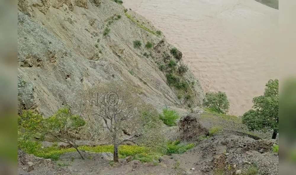 Camioneta cayó al río Marañón. Foto: Hco TV Camioneta cayó al río Marañón. Foto: Hco TV