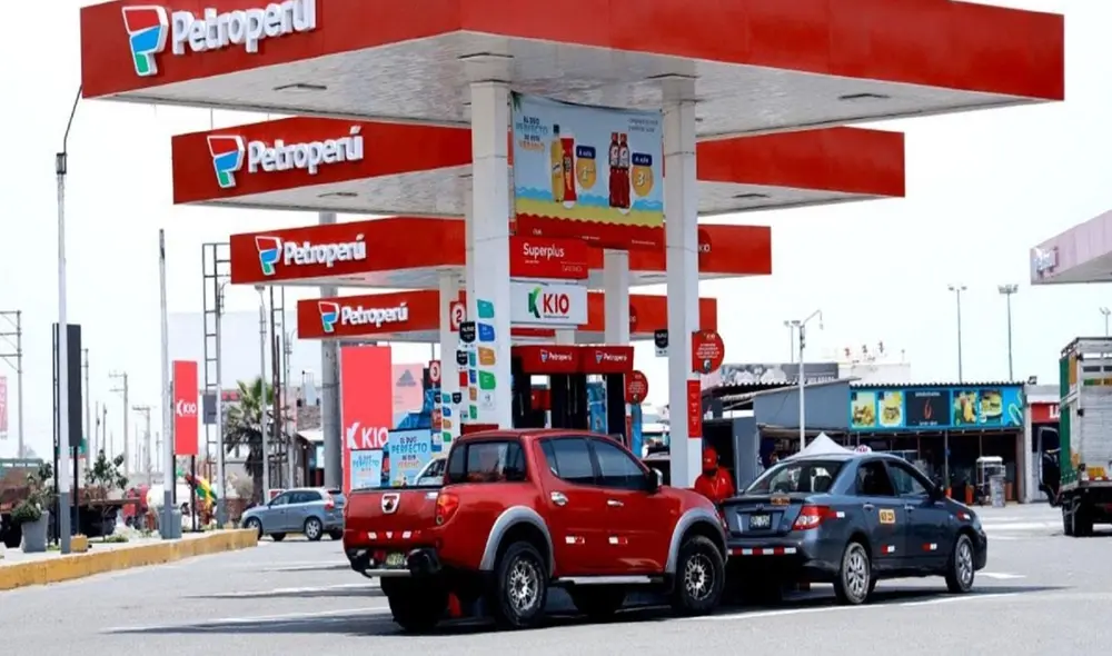 La estatal también precisa que el incremento de precios afectará a las gasolinas, diésel residuales, entre otros. Foto: Andina.
