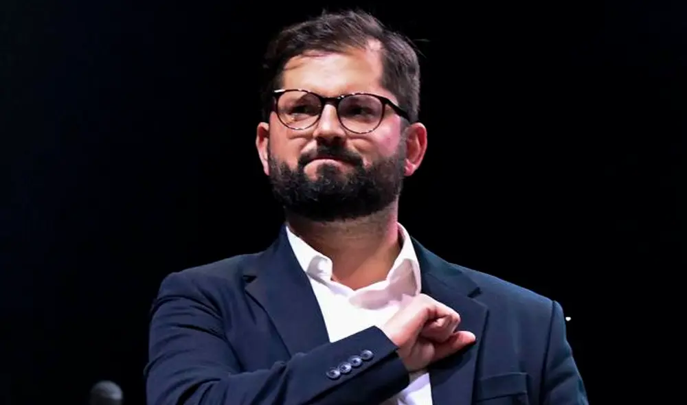 "Mis felicitaciones a Jaime y Javier por ser la primera pareja en casarse bajo la nueva ley de #MatrimonioIgualitario", publicó el mandatario electo chileno. Foto: Gabriel Boric Font / Twitter