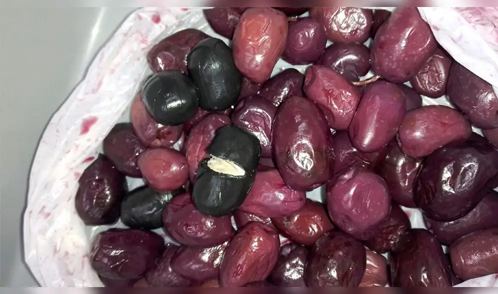 Leonarda Chávez Mojica llevaba consigo una bolsa de unos 2 kilos de aceitunas cuyo interior estaba alterado. Foto: INPE