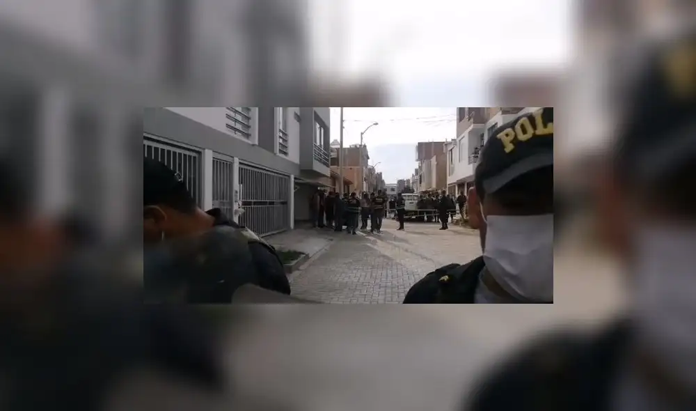 Tacanga llegó a la reconstrucción custodiado por fuerte cordón policial. Foto: captura Sol TV