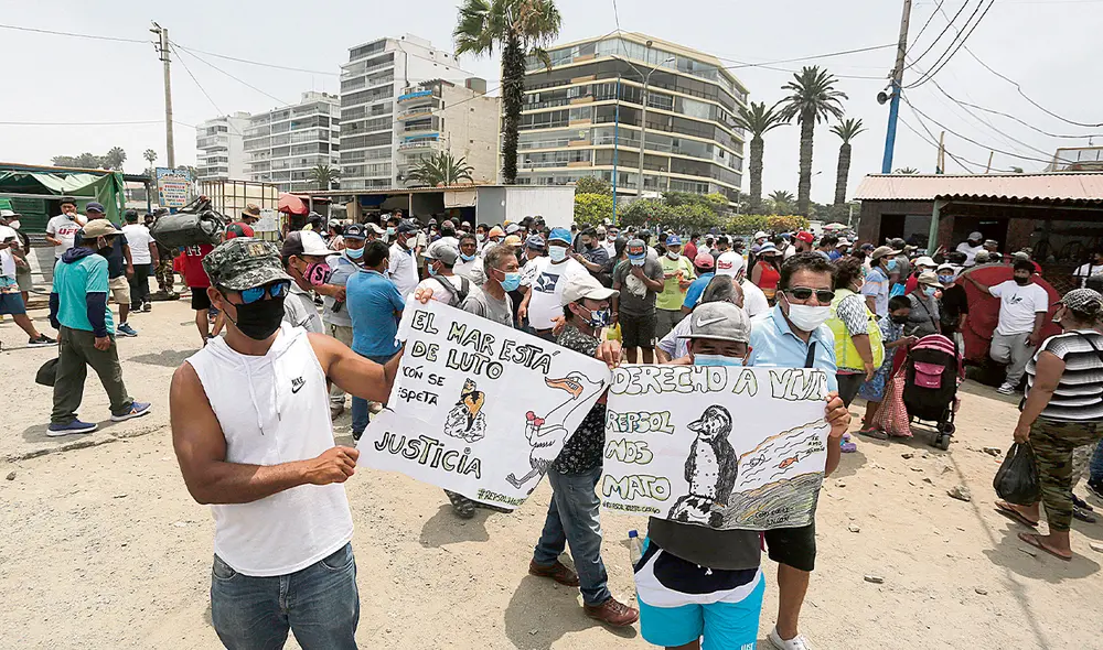 Al margen. En el acuerdo de indemnización de S/ 3.000 entre el Ejecutivo y Repsol no participaron las principales víctimas del derrame, los pescadores. Foto: Félix Contreras/ La República Al margen. En el acuerdo de indemnización de S/ 3.000 entre el Ejecutivo y Repsol no participaron las principales víctimas del derrame, los pescadores. Foto: Félix Contreras/ La República