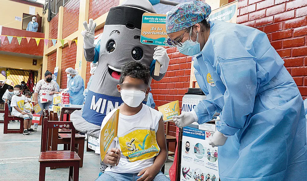 Protegidos. Los expertos recomiendan inmunizar a los niños para tener un regreso seguro a clases. No obstante, es bajo el avance en la vacunación de menores. Foto: Félix Contreras/La República