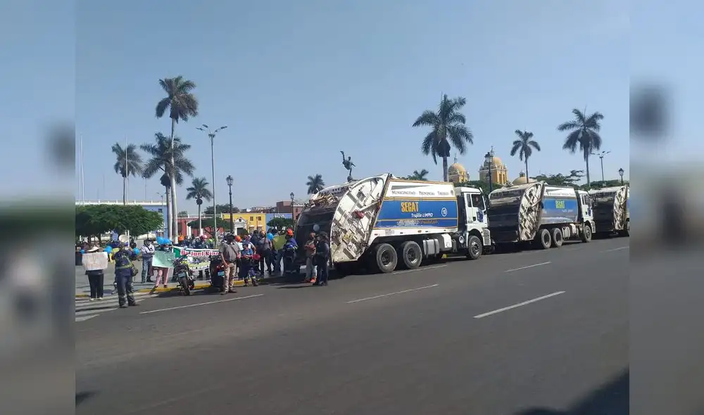 Las compactadoras paralizaron labores en los territorios vecinales. Foto: La República Las compactadoras paralizaron labores en los territorios vecinales. Foto: La República