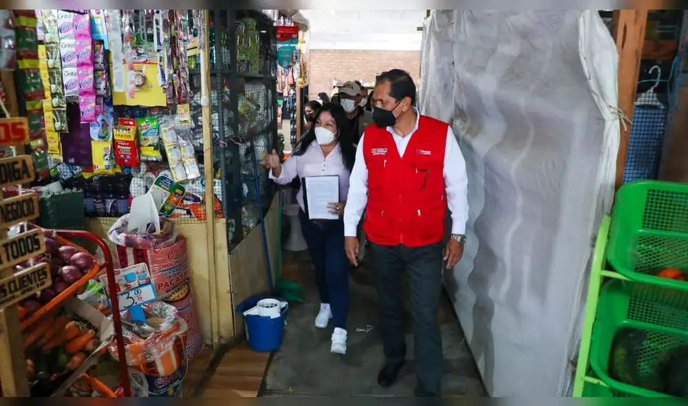 El ministro Prado visitó el mercado de Salaverry, el cual será modernizado. Foto: Produce