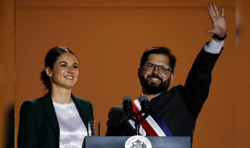 El nuevo presidente de Chile, Gabriel Boric, pronuncia un discurso en el Palacio de La Moneda en Santiago. Foto: EFE