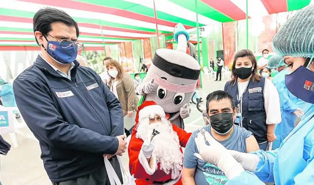 Once meses a cargo. El médico Gustavo Rosell dirigió durante dos gestiones ministeriales las labores de vacunación de la población contra el Covid-19. Foto: difusión Once meses a cargo. El médico Gustavo Rosell dirigió durante dos gestiones ministeriales las labores de vacunación de la población contra el Covid-19. Foto: difusión