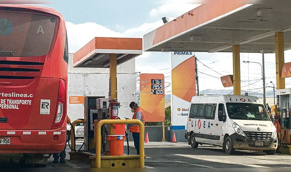 Por las nubes. Gasolina de 95 llegó a un precio récord de 21 soles en grifo de Arequipa. Taxistas buscarán explicación del Gobierno y alguna solución.