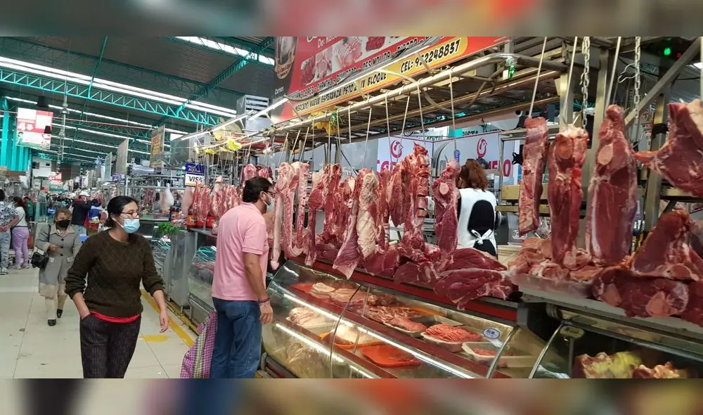 Precios de los productos se mantienen en los mercados de la plataforma Andrés Avelino Cáceres. Foto: Wilder Pari / URPI Precios de los productos se mantienen en los mercados de la plataforma Andrés Avelino Cáceres. Foto: Wilder Pari / URPI