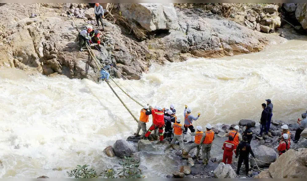 Puno. Agentes de la Policía, Bomberos, de Defensa Civil y más persisten en las labores de búsqueda. Foto: Municipalidad de Ollachea