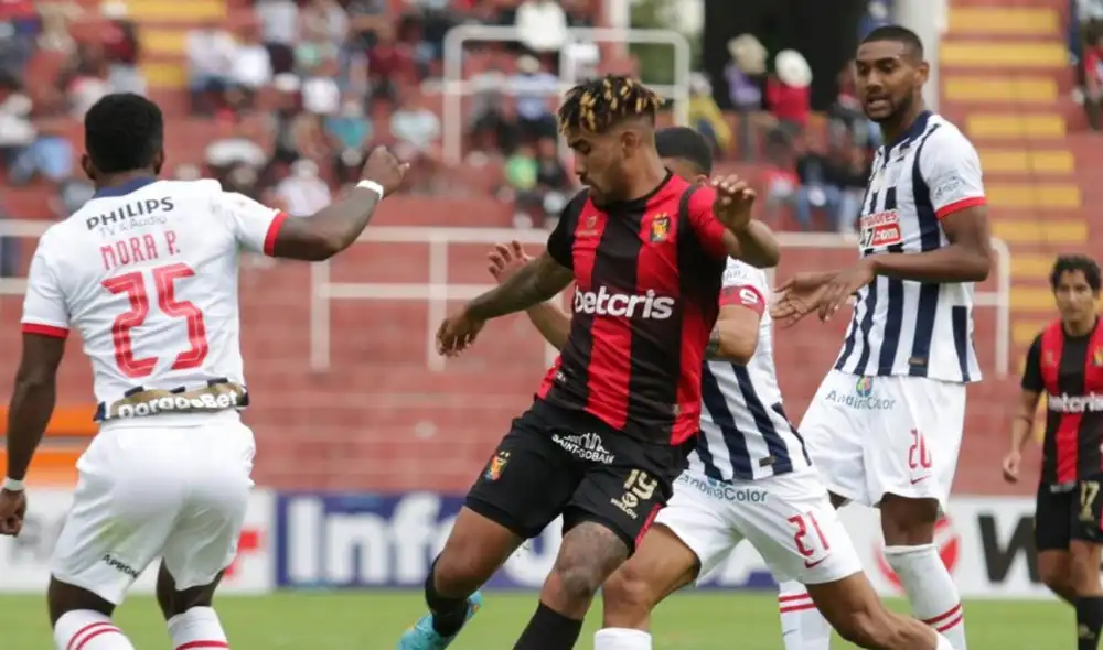 Rojinegros y blanquiazules se enfrentaron en la UNSA. Foto: FBC Melgar Rojinegros y blanquiazules se enfrentaron en la UNSA. Foto: FBC Melgar