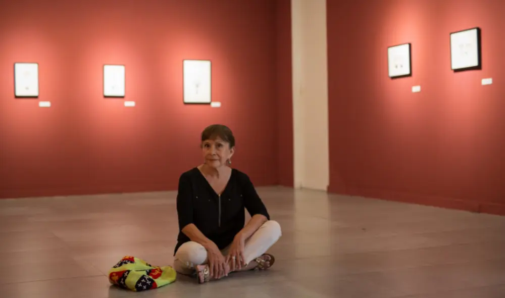 La artista de 71 años en la exposición que dura hasta el 27 de marzo. Foto: Antonio Melgarejo/La República La artista de 71 años en la exposición que dura hasta el 27 de marzo. Foto: Antonio Melgarejo/La República