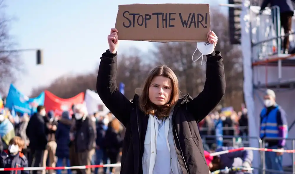 Los organizadores, una plataforma de organizaciones pacifistas y ecologistas, sindicatos e iglesias, habían esperado agrupar este domingo a otras 100.000. Foto: DPA