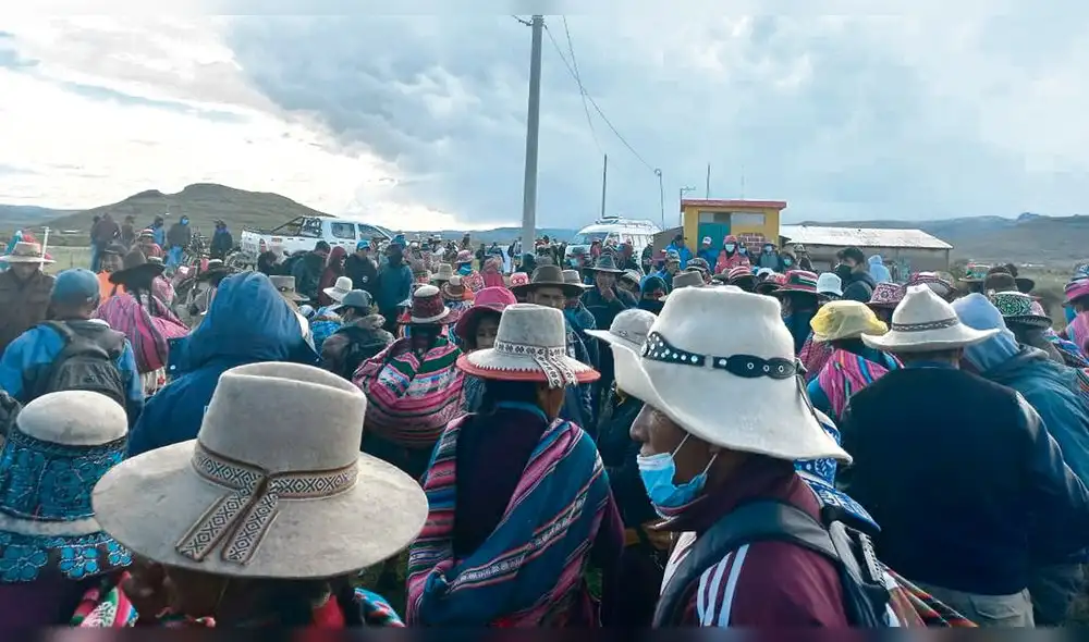 Sin solución. Vía en Urinsaya continúa bloqueada. Foto: La República