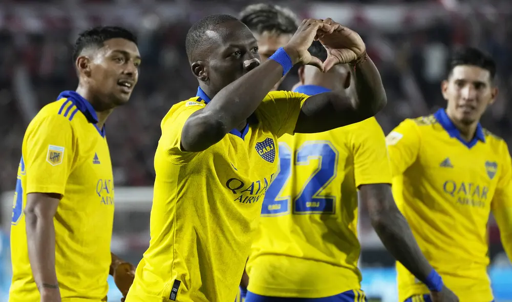 Luis Advíncula anotó de cabeza el 1-0 de Boca Juniors sobre Estudiantes de La Plata. Foto: @BocaJrsOficial