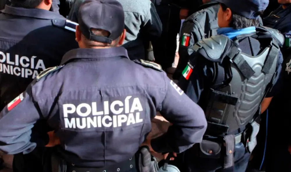 Los agentes policiales acudieron al punto, pero Ricardo Lobato escapó antes de que llegaran. Foto: El Universal Los agentes policiales acudieron al punto, pero Ricardo Lobato escapó antes de que llegaran. Foto: El Universal