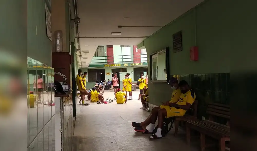 Cerca de 8 sujetos irrumpieron el entrenamiento con armas de fuego. Foto: Rosa Quincho / URPI LR Cerca de 8 sujetos irrumpieron el entrenamiento con armas de fuego. Foto: Rosa Quincho / URPI LR