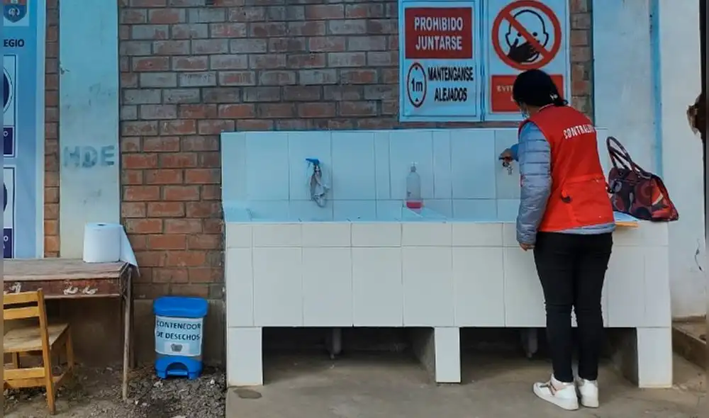 Algunos colegios tienen lavaderos, pero no agua potable. En tanto, otros no tienen ninguno de los dos servicios. Foto: Contraloría. Algunos colegios tienen lavaderos, pero no agua potable. En tanto, otros no tienen ninguno de los dos servicios. Foto: Contraloría.